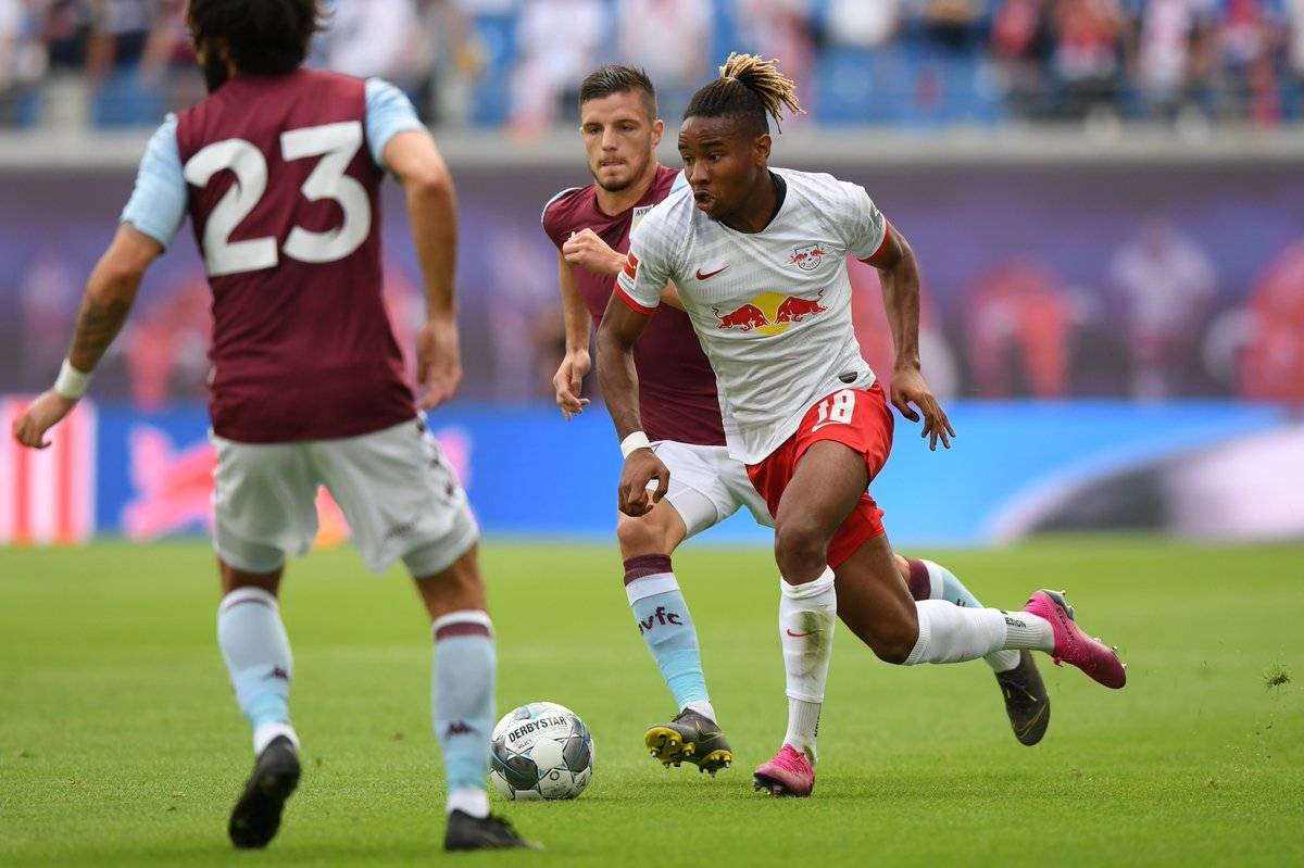 开云官方网站 -尼斯训练开放日，今晨状态回暖引欢呼，德国杯在即，轮换策略成焦点 