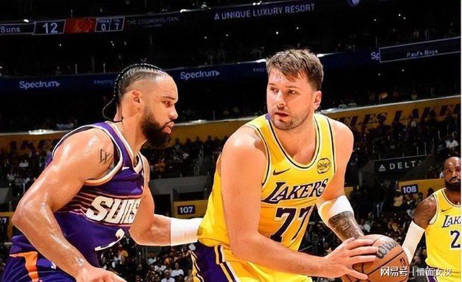 开云app下载 -包含刚刚！国际比赛日亚特兰大备战德国杯Uzi在湖人比赛中关键助攻，菲尼克斯太阳更衣室发声备战国王杯的词条